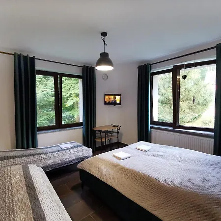 Cis Nocleg ze śniadaniem 3*